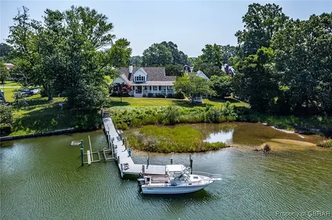 428 Sutton Ave, Reedville, VA 22539