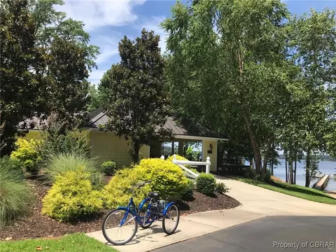 27 E West Pkwy, Gloucester, VA 23061 photo 2