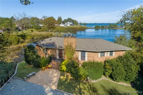 181 Cross St, Urbanna, VA 23175