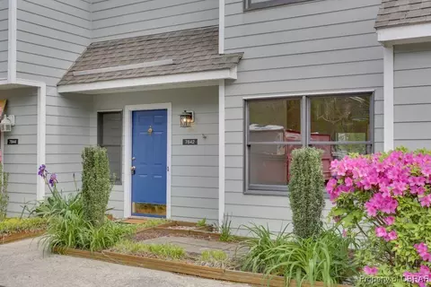 7842 Sunset Dr #10B, Hayes, VA 23072