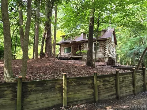 6916 Fox Mill Ct, Gloucester, VA 23061 photo 2