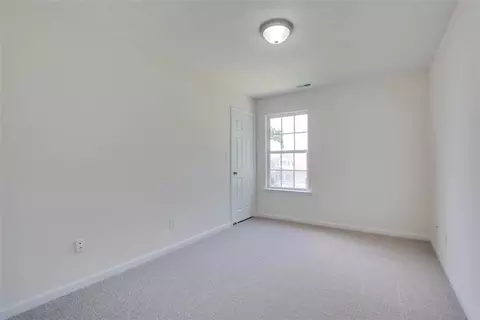 2 Hampshire Dr, Hampton, VA 23669 photo 29
