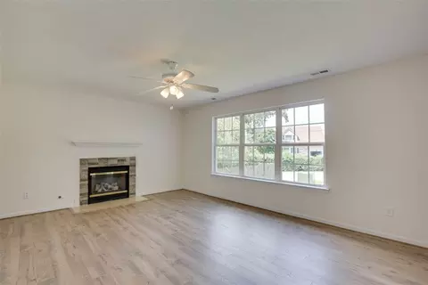 2 Hampshire Dr, Hampton, VA 23669 photo 8
