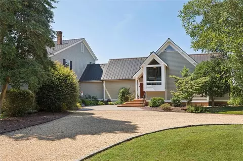 3681 Salt Pan Ln, Hayes, VA 23072