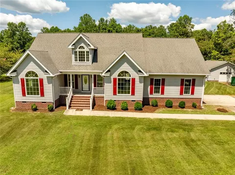 9477 Runninghorse Ln, Gloucester, VA 23061 photo 2