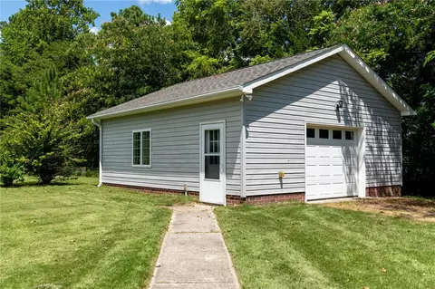 9477 Runninghorse Ln, Gloucester, VA 23061 photo 5