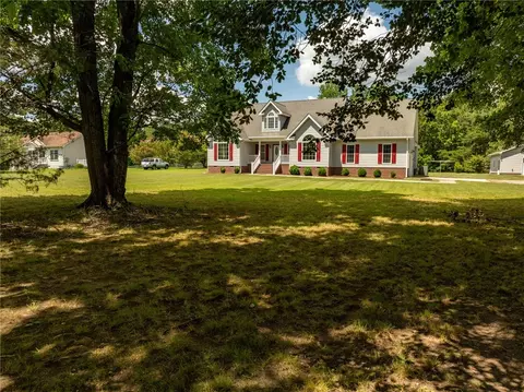 9477 Runninghorse Ln, Gloucester, VA 23061 photo 4