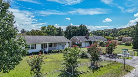 6956 Ashley St, Hayes, VA 23072
