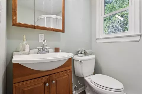 Bath - 5544 Glebe Hall Rd, Gloucester, VA 23061 photo 3 of 6