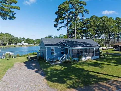 109 Bay Shore Ave, Reedville, VA 22539