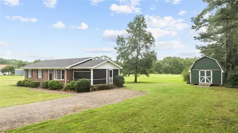 4651 Johns Point Rd, Gloucester, VA 23061 photo 2