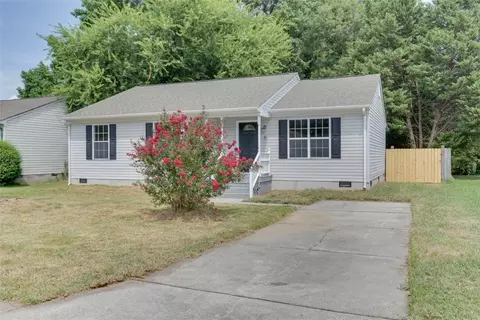 8 Langille Ct, Hampton, VA 23663 photo 3