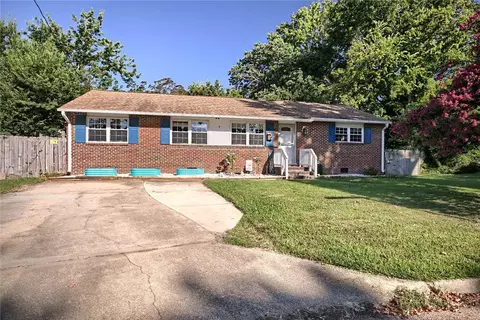 7 Maverick Ct, Hampton, VA 23669