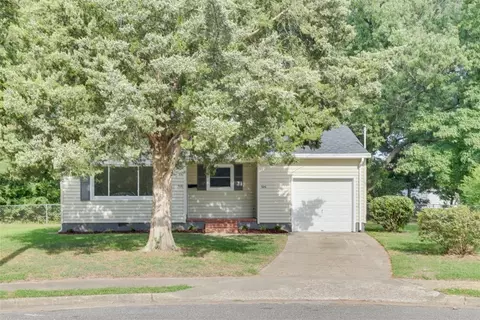 506 Regina Ct, Hampton, VA 23669