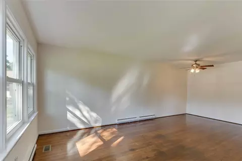 Living - 5 Marval Cir, Hampton, VA 23666 photo 1 of 8
