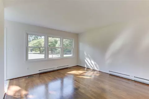 Living - 5 Marval Cir, Hampton, VA 23666 photo 4 of 8