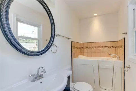 Bath - 5 Marval Cir, Hampton, VA 23666 photo 1 of 3