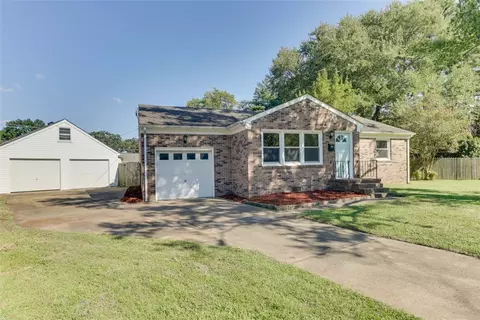 Exterior - 5 Marval Cir, Hampton, VA 23666 photo 4 of 8