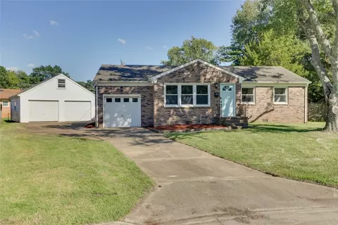 Exterior - 5 Marval Cir, Hampton, VA 23666 photo 3 of 8