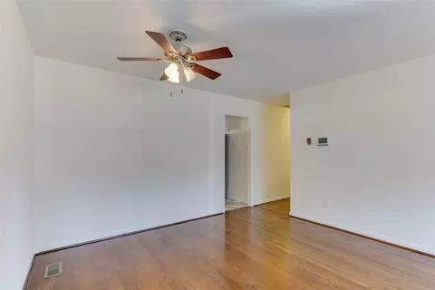 Living - 5 Marval Cir, Hampton, VA 23666 photo 6 of 8