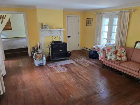 Living - 471 Dungeons Thicket Rd, White Stone, VA 22578 photo 2 of 2