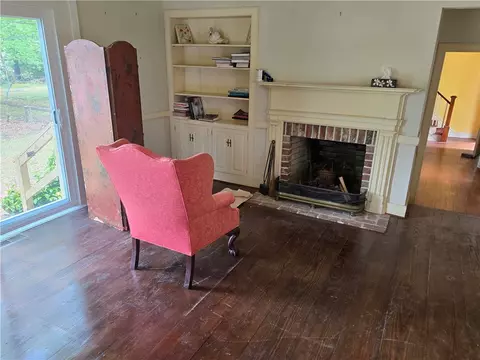 Living - 471 Dungeons Thicket Rd, White Stone, VA 22578 photo 1 of 2