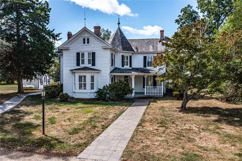 248 Cardinal Ln, White Stone, VA 22578