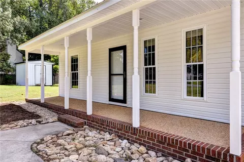 7020 Fox Mill Run Dr, Gloucester, VA 23061 photo 2