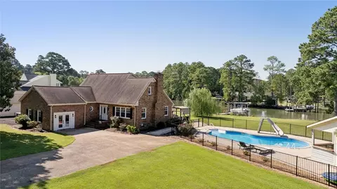 9286 Sylvia Ave, Hayes, VA 23072