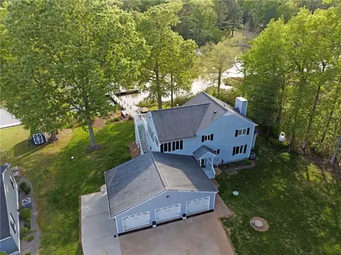 98 Bradfords Rd, Mathews, VA 23109