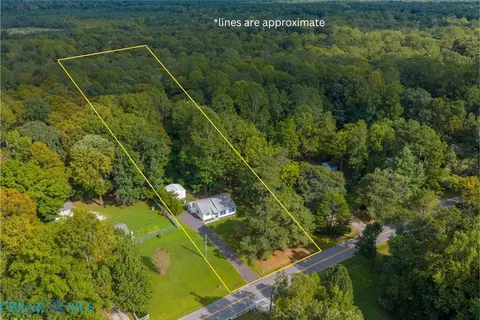 8855 Marlfield Rd, Gloucester, VA 23061 photo 2