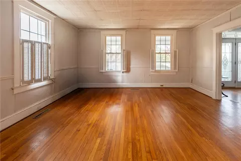 Living - 21 Summers Ln, White Stone, VA 22578 photo 3 of 7