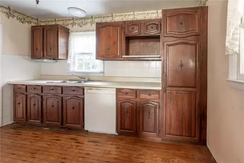 Kitchen - 21 Summers Ln, White Stone, VA 22578 photo 3 of 3