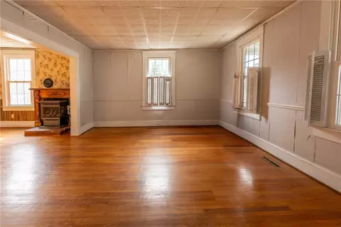 Living - 21 Summers Ln, White Stone, VA 22578 photo 4 of 7