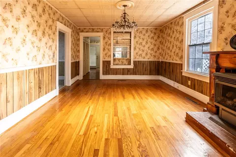 Living - 21 Summers Ln, White Stone, VA 22578 photo 5 of 7