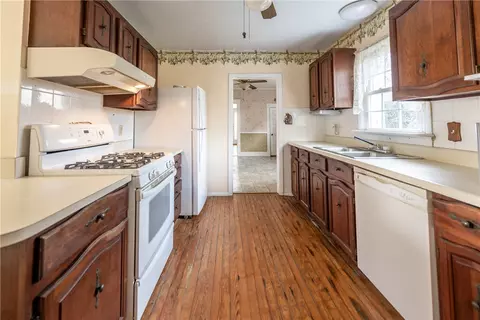 Kitchen - 21 Summers Ln, White Stone, VA 22578 photo 1 of 3