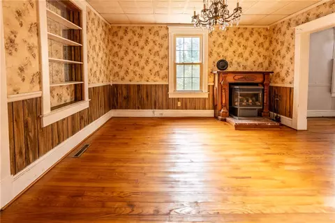 Living - 21 Summers Ln, White Stone, VA 22578 photo 2 of 7