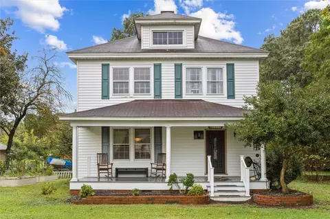 6818 Powhatan Dr, Hayes, VA 23072