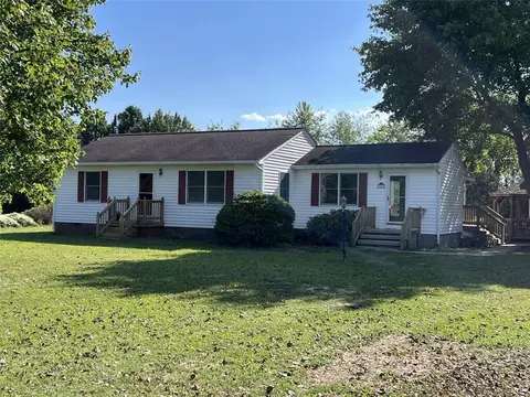 127 Parrotts Creek Ln, Water View, VA 23180