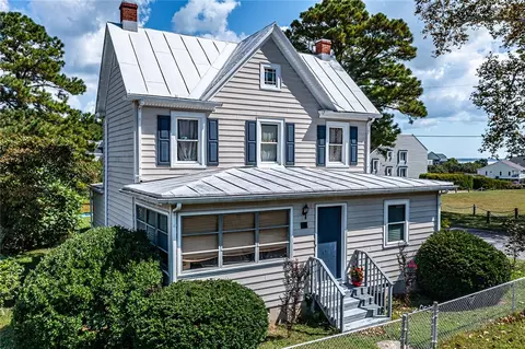 111 Taylor Ave, Urbanna, VA 23175