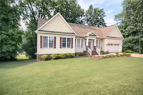 6323 Janice Ct, Gloucester, VA 23061