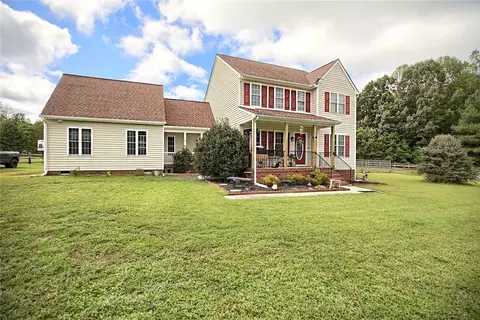 10 Mann Hill Farm Ct, West Point, VA 23181
