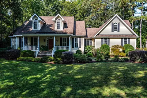 283 Steamboat Ln, Hartfield, VA 23071