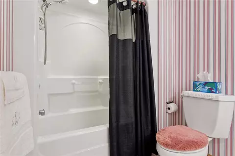 Bath - 8038 Boxwood Ln, Gloucester, VA 23061 photo 5 of 6