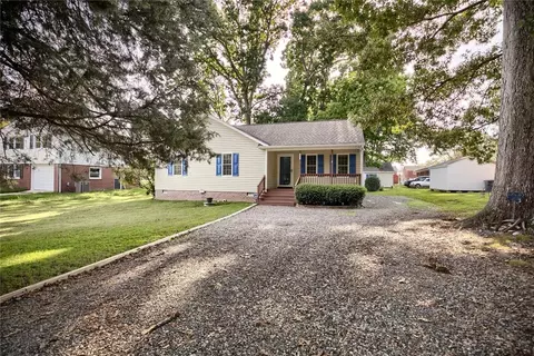 1815 F St, West Point, VA 23181