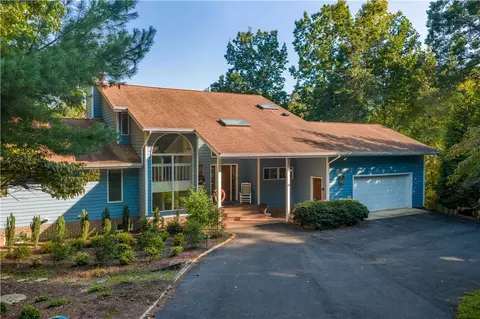 60 Heron Point Ln, Hartfield, VA 23071