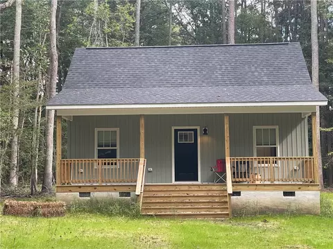 335 Pineview Dr, Hartfield, VA 23071
