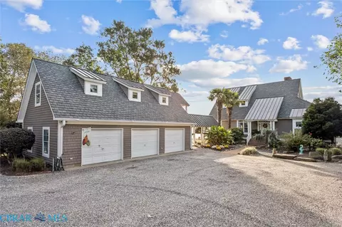 7589 Spencer Rd, Gloucester Point, VA 23062 photo 2