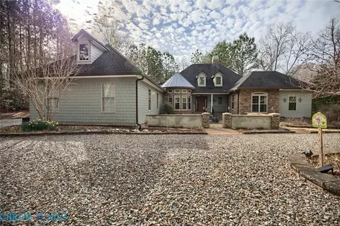 5922 E Homeplace Ln, Gloucester, VA 23061
