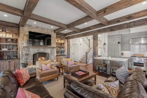 70 Bowline Ct, Cashiers, NC 28717